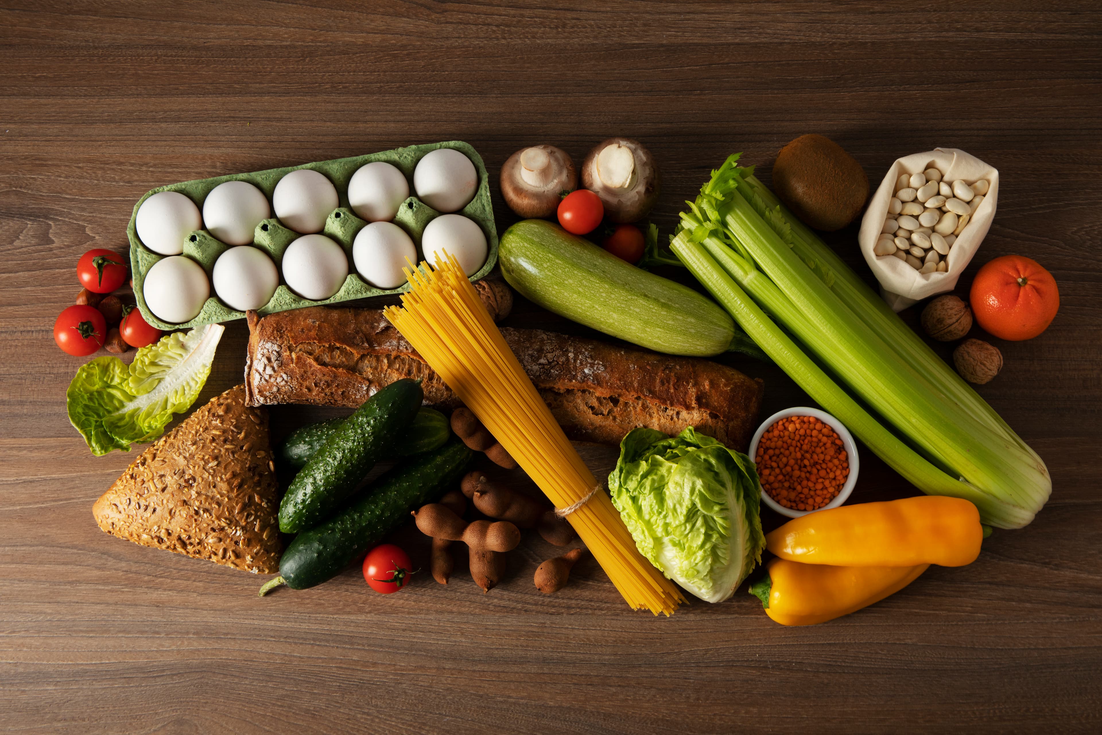 Produits alimentaires emballés sur une ligne de production.